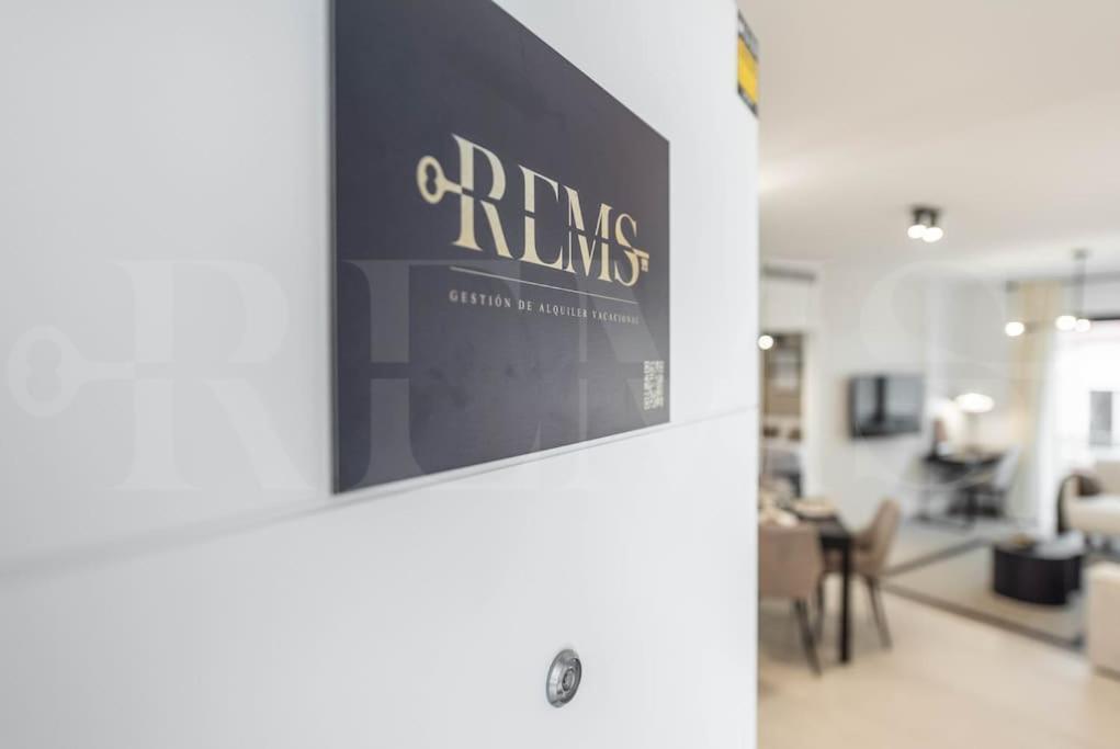 Modern Apartment With Patio & Parking By Rems Màlaga Exteriér fotografie