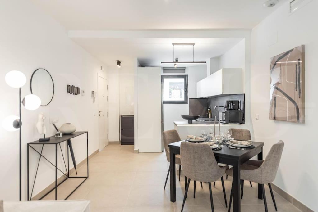 Modern Apartment With Patio & Parking By Rems Màlaga Exteriér fotografie