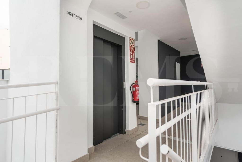 Modern Apartment With Patio & Parking By Rems Màlaga Exteriér fotografie