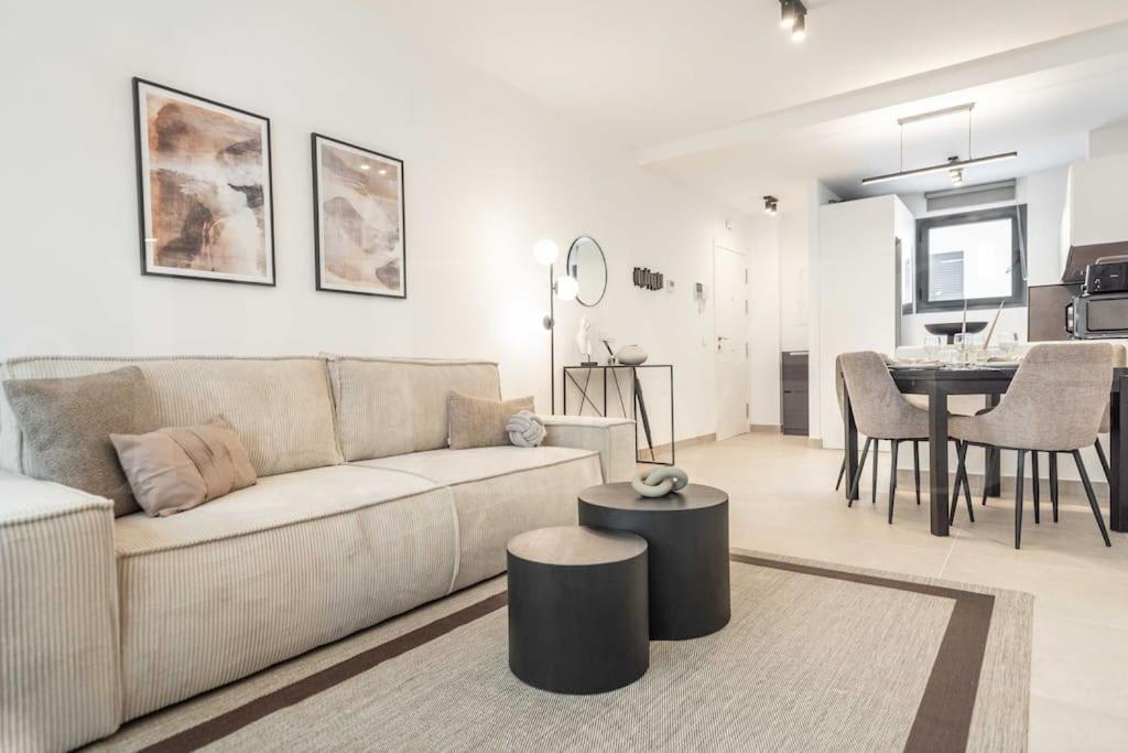 Modern Apartment With Patio & Parking By Rems Màlaga Exteriér fotografie