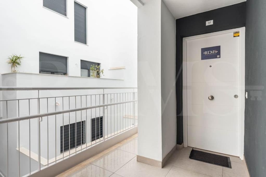 Modern Apartment With Patio & Parking By Rems Màlaga Exteriér fotografie
